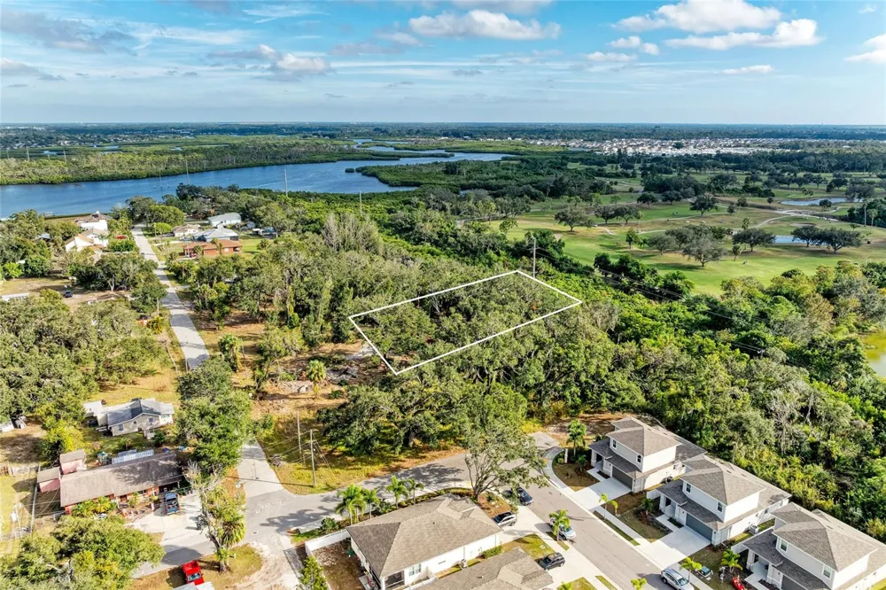 12TH AVENUE E Bradenton, FL 34208