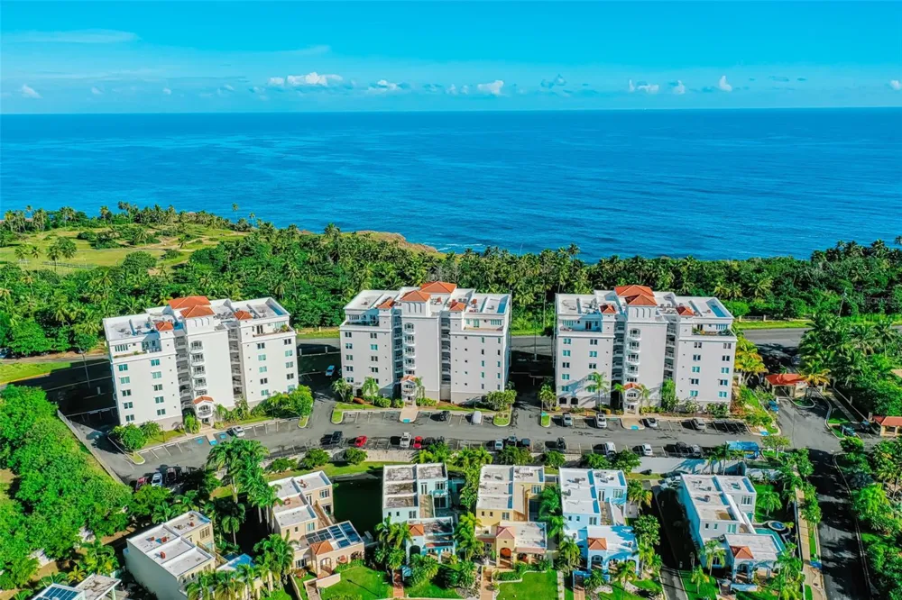 00690 COND TREASURE POINT #372 Vega Alta, PR 00692
