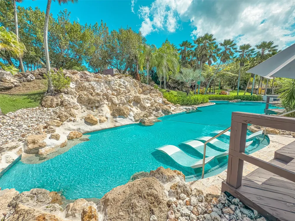 00690 COND TREASURE POINT #372 Vega Alta, PR 00692