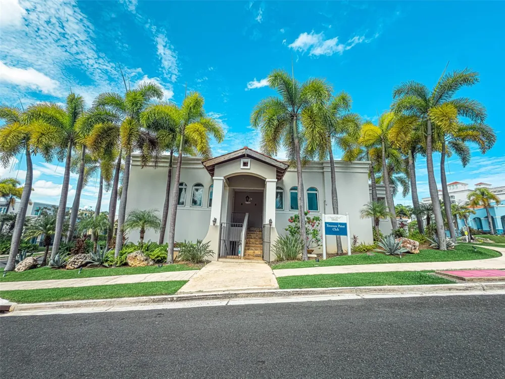 00690 COND TREASURE POINT #372 Vega Alta, PR 00692