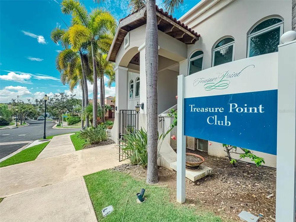 00690 COND TREASURE POINT #372 Vega Alta, PR 00692