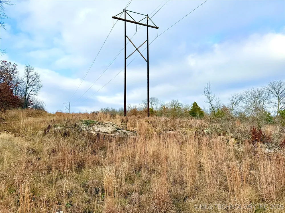 805 ROAD Fort Gibson, OK 74434