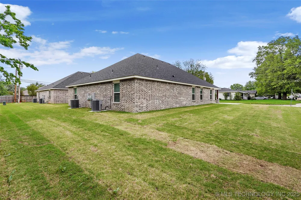 821 E 11th Street Claremore, OK 74017
