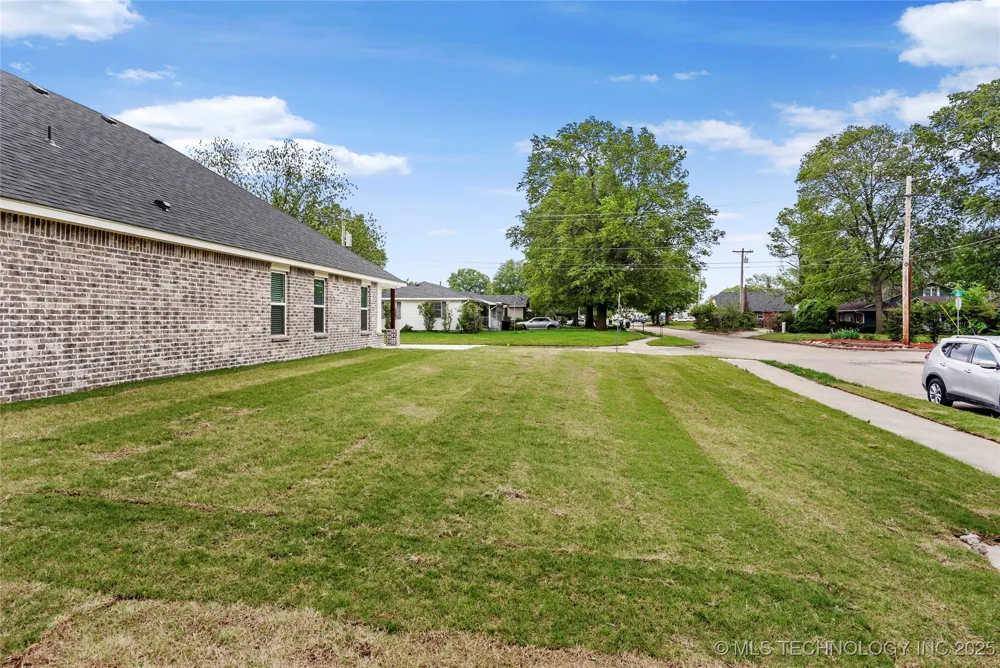 817 E 11th Street Claremore, OK 74017
