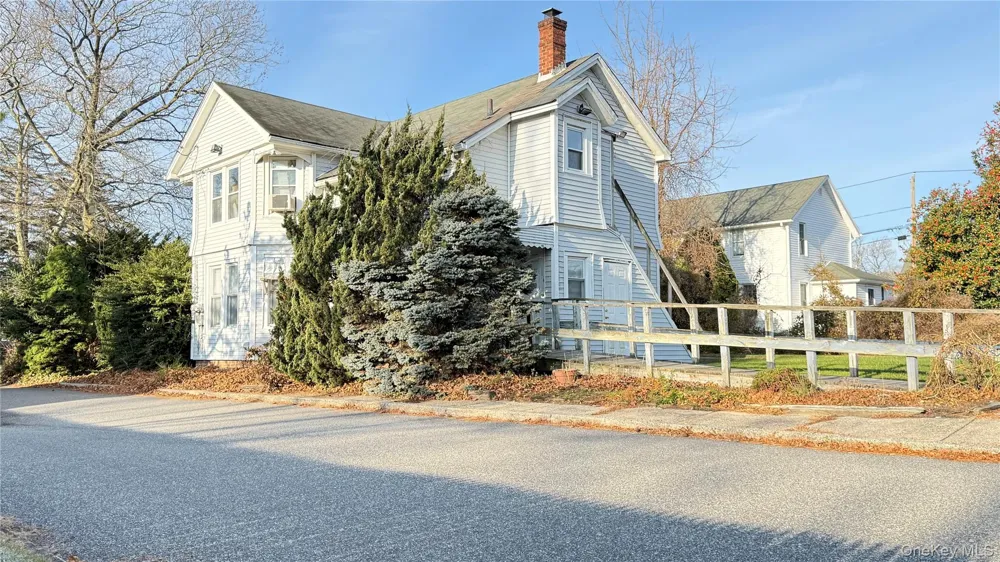 982 Roanoke Avenue Riverhead, NY 11901