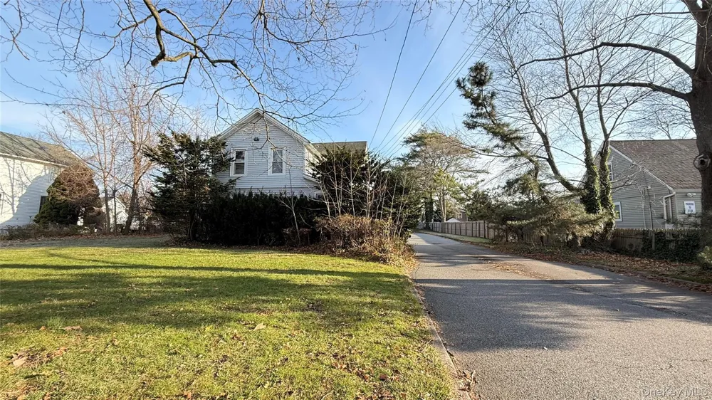 982 Roanoke Avenue Riverhead, NY 11901