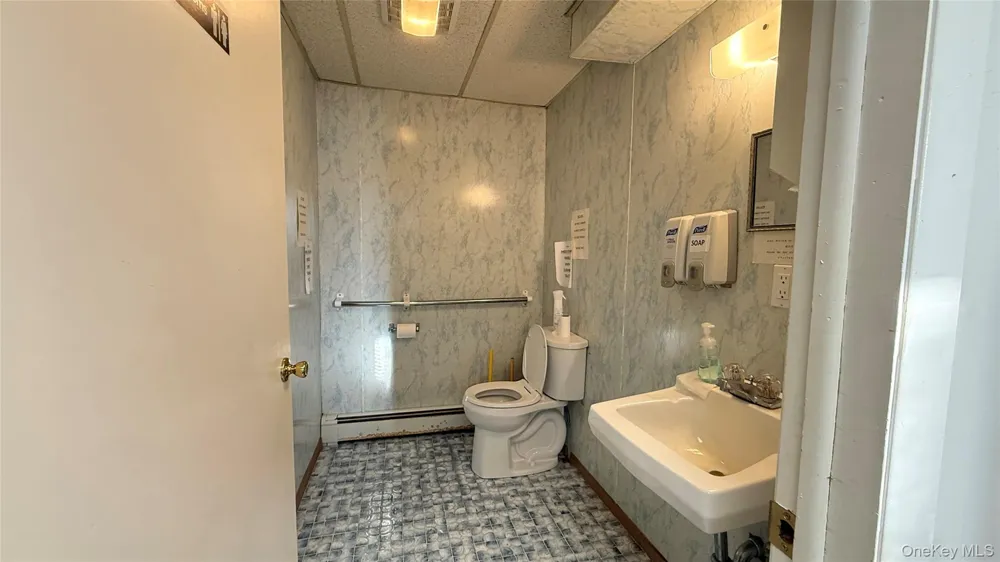 982 Roanoke Avenue Riverhead, NY 11901