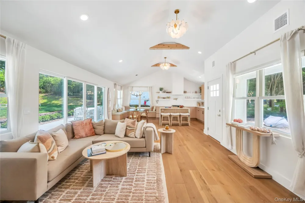 9 Pine Tree Road Southampton, NY 11968