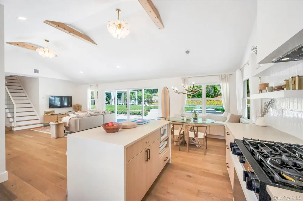 9 Pine Tree Road Southampton, NY 11968