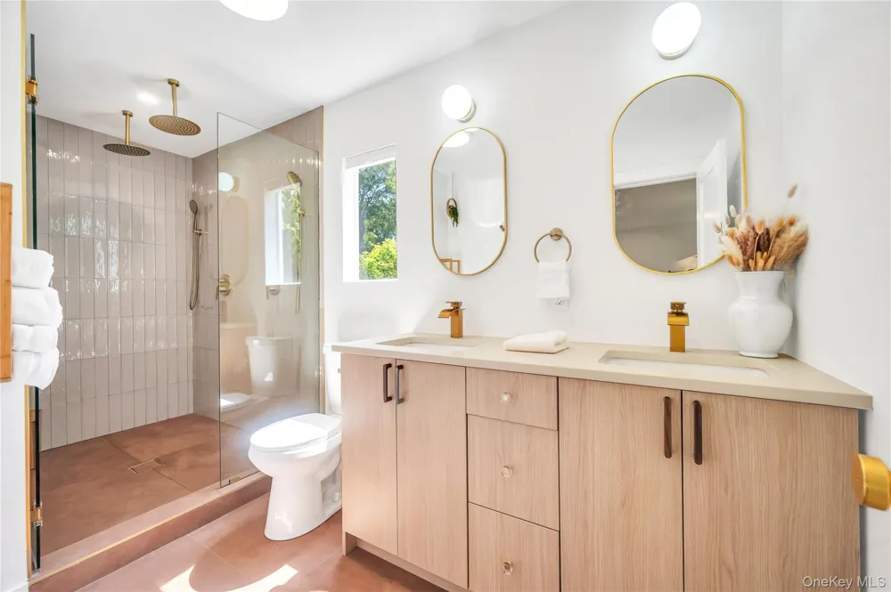 9 Pine Tree Road Southampton, NY 11968