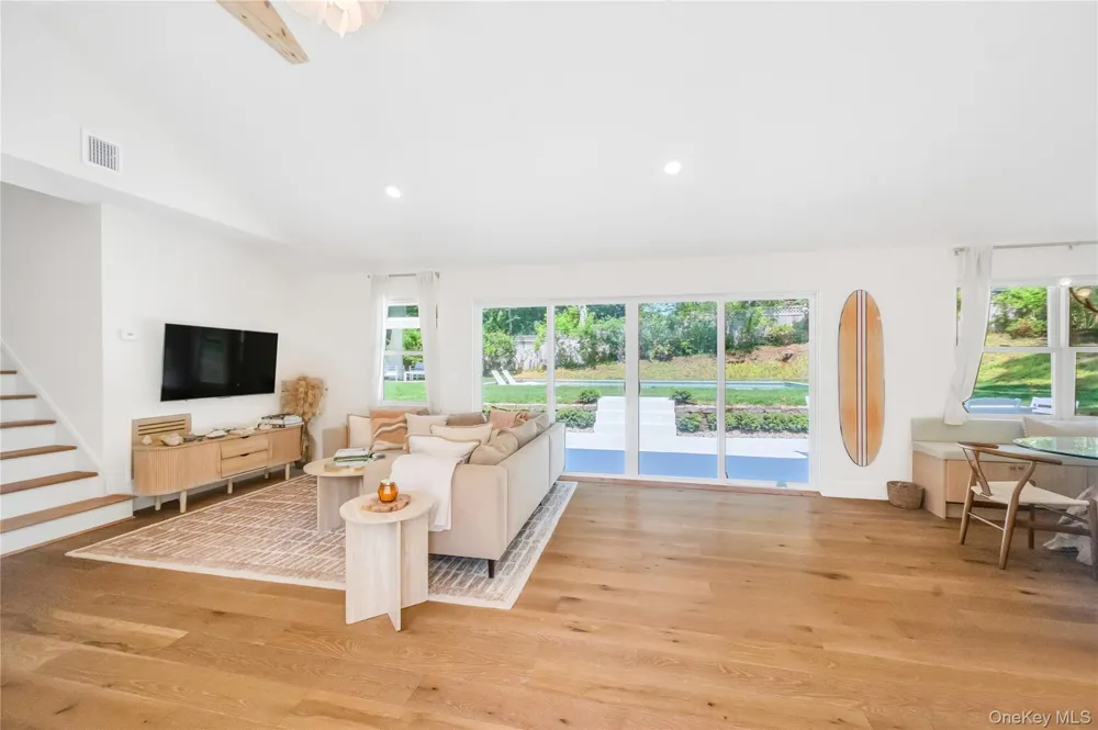 9 Pine Tree Road Southampton, NY 11968