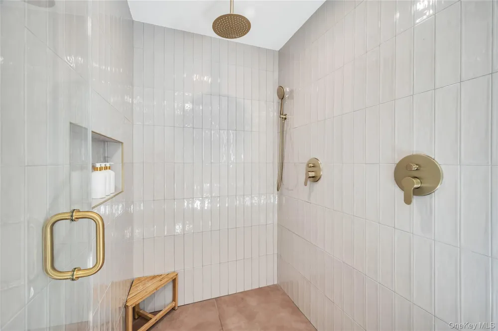 9 Pine Tree Road Southampton, NY 11968