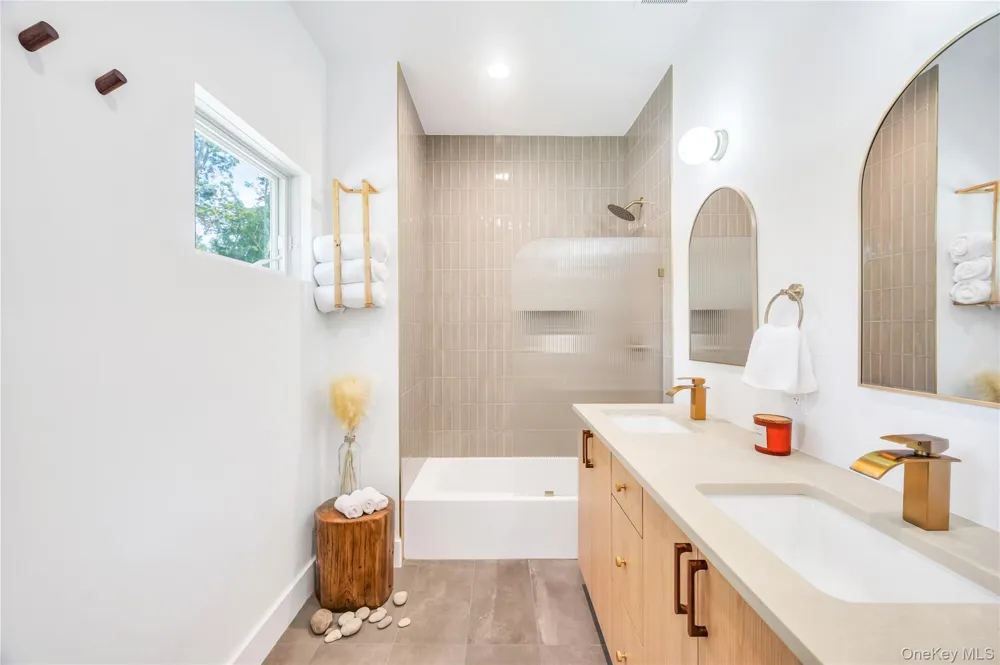 9 Pine Tree Road Southampton, NY 11968