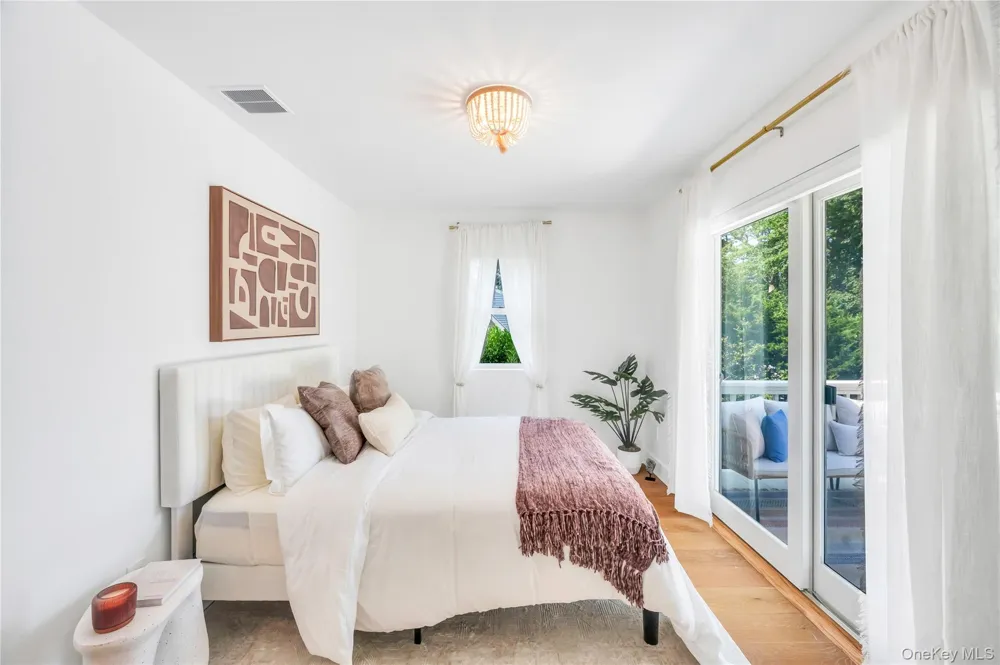 9 Pine Tree Road Southampton, NY 11968