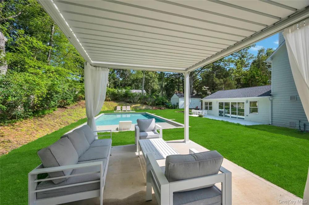 9 Pine Tree Road Southampton, NY 11968