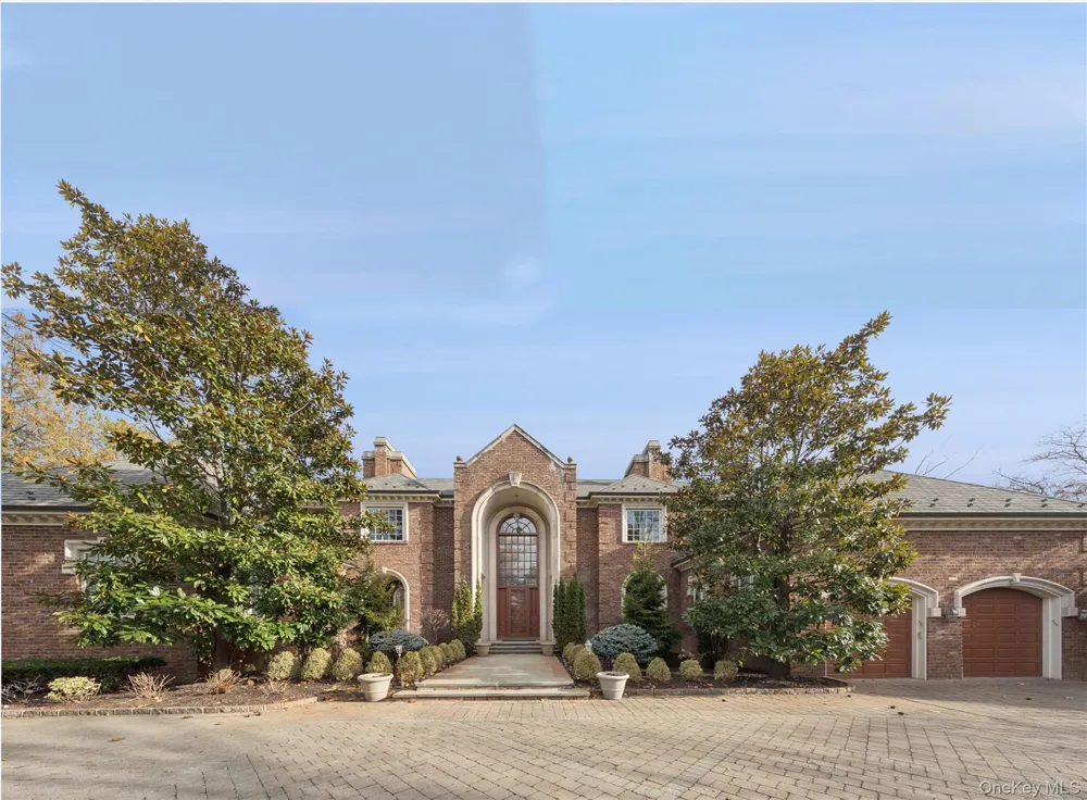 22 Willow Road Woodsburgh, NY 11598
