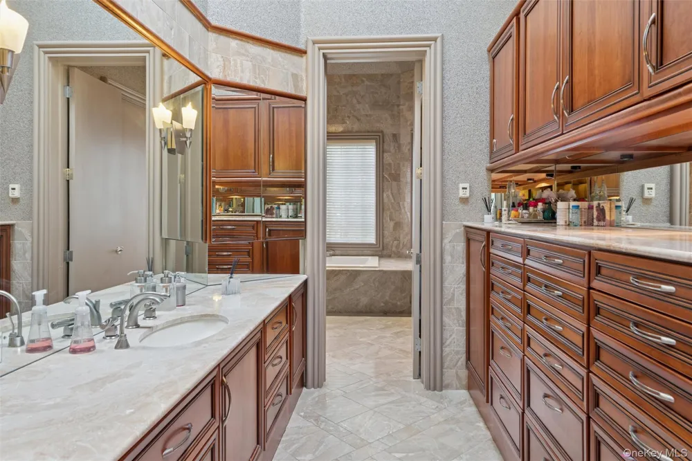 22 Willow Road Woodsburgh, NY 11598