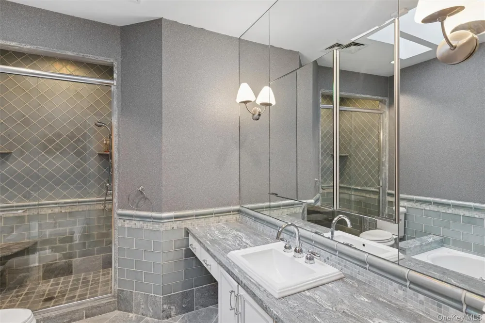 22 Willow Road Woodsburgh, NY 11598