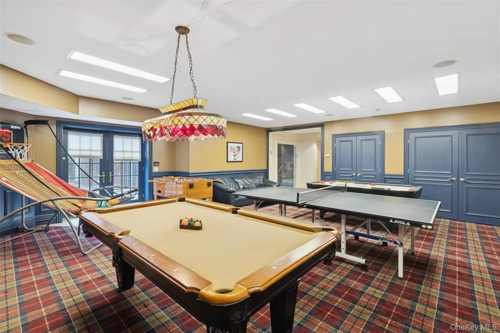 22 Willow Road Woodsburgh, NY 11598