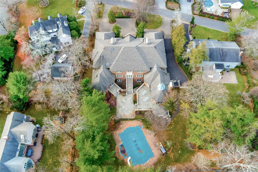 22 Willow Road Woodsburgh, NY 11598