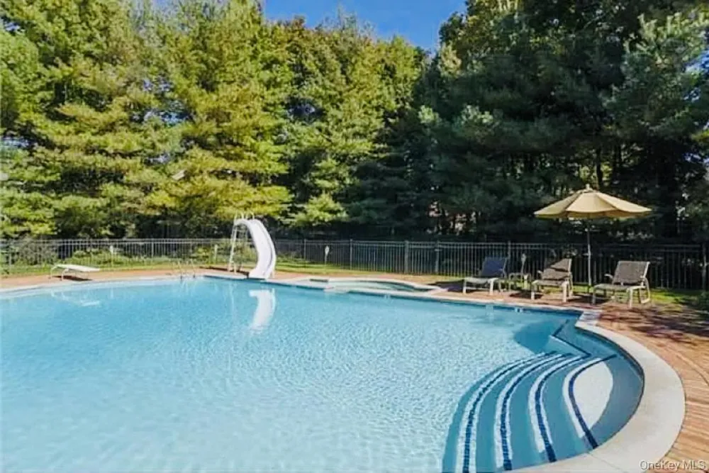22 Willow Road Woodsburgh, NY 11598