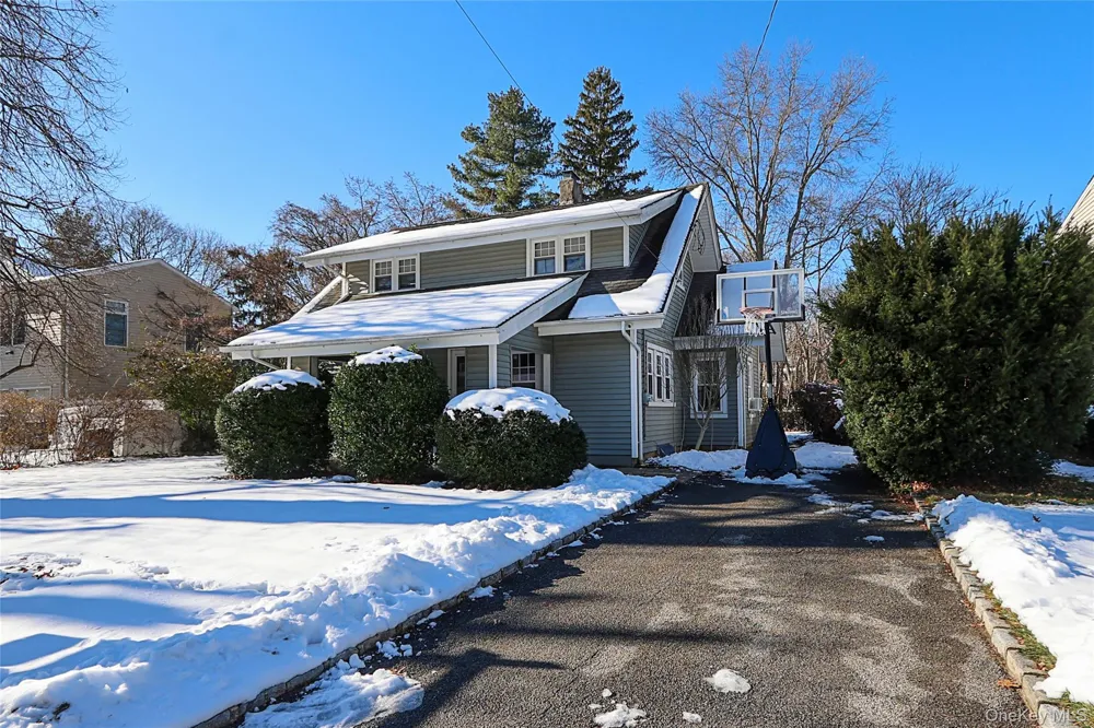 35 Francis Terrace Glen Cove, NY 11542