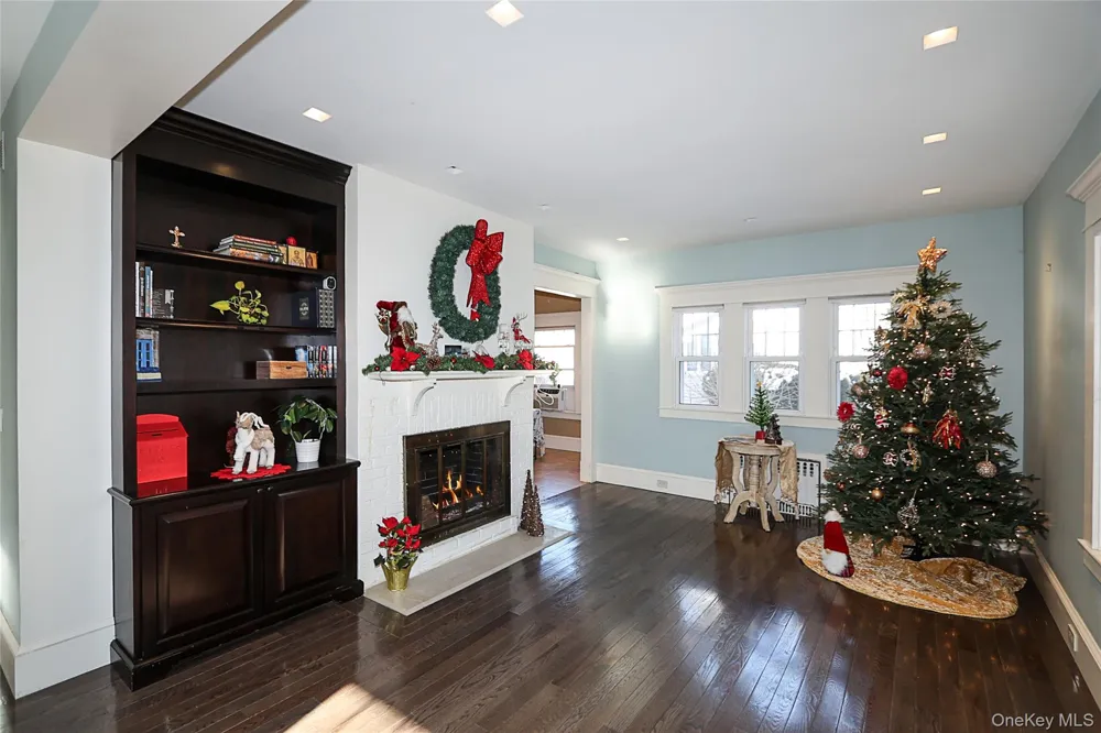 35 Francis Terrace Glen Cove, NY 11542