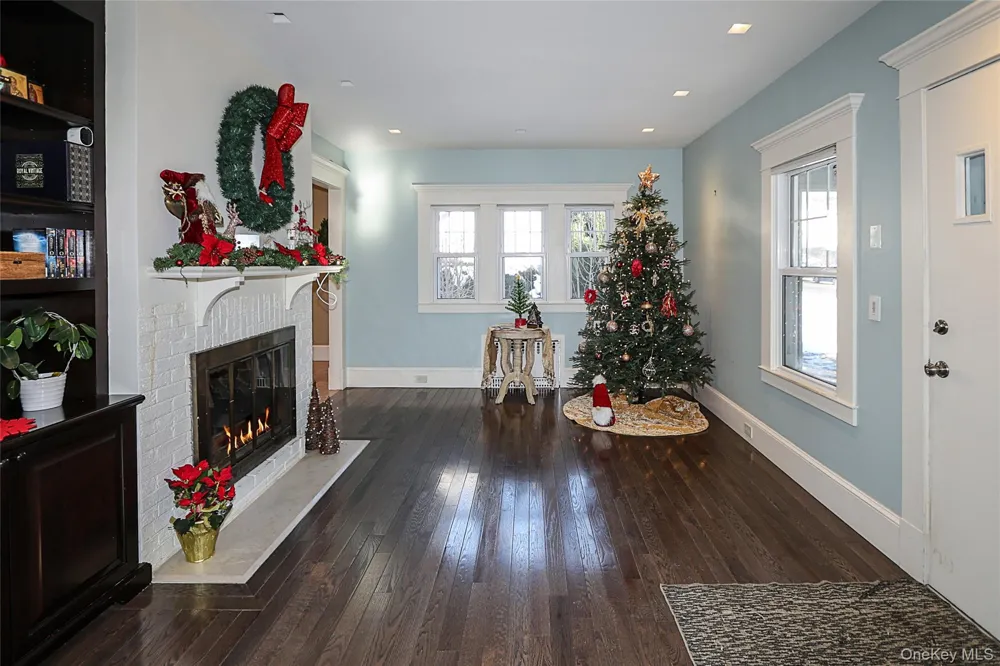 35 Francis Terrace Glen Cove, NY 11542