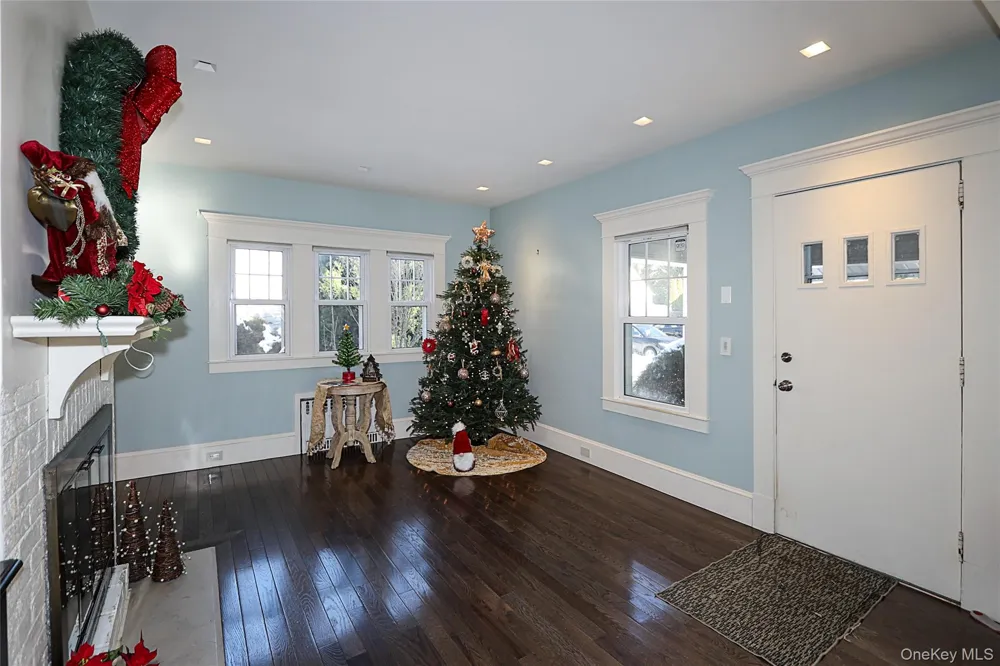 35 Francis Terrace Glen Cove, NY 11542