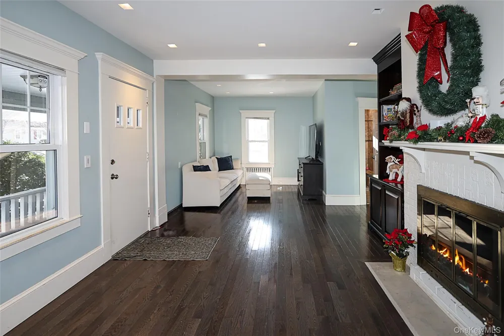 35 Francis Terrace Glen Cove, NY 11542
