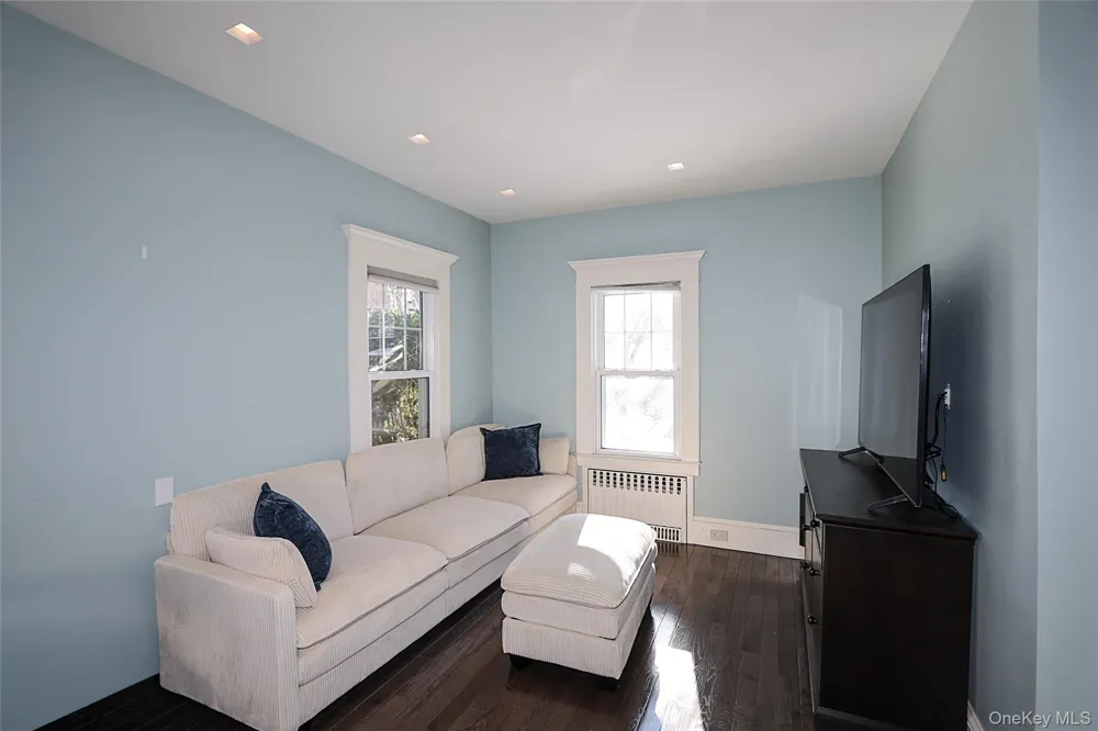 35 Francis Terrace Glen Cove, NY 11542