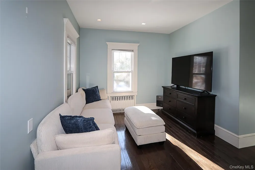 35 Francis Terrace Glen Cove, NY 11542