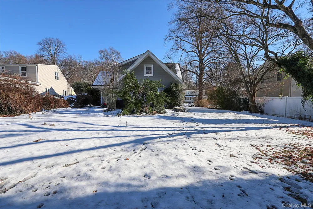 35 Francis Terrace Glen Cove, NY 11542