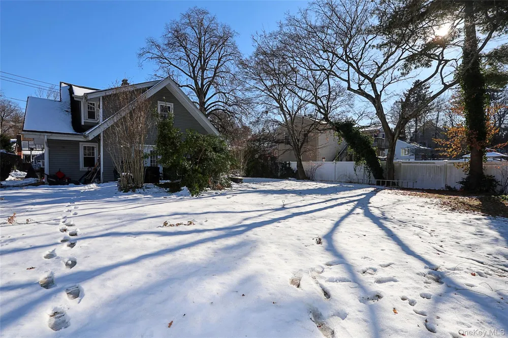 35 Francis Terrace Glen Cove, NY 11542