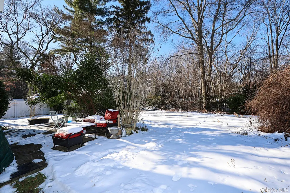 35 Francis Terrace Glen Cove, NY 11542