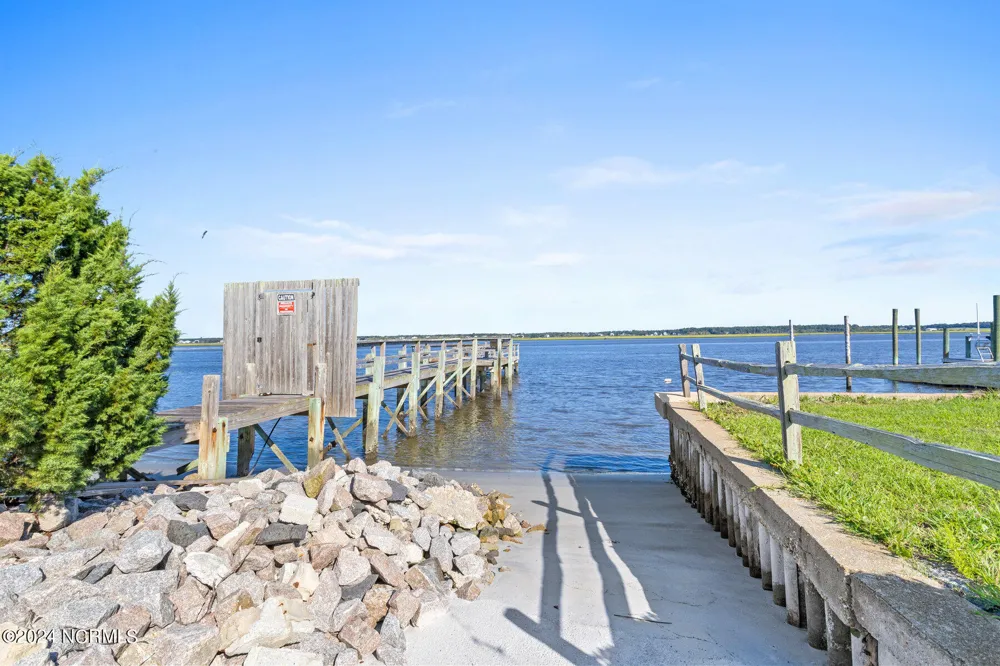1123 Canady Avenue Topsail Beach, NC 28445