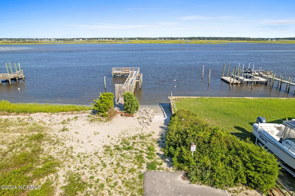 1123 Canady Avenue Topsail Beach, NC 28445