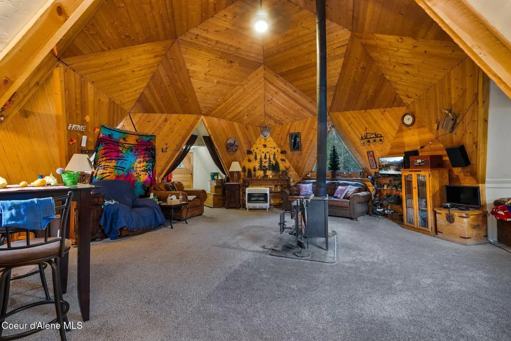 762 High Rd Sandpoint, ID 83864