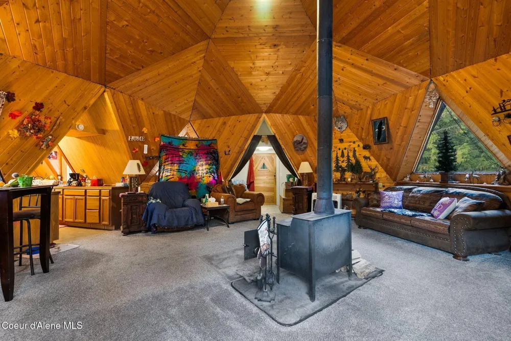 762 High Rd Sandpoint, ID 83864