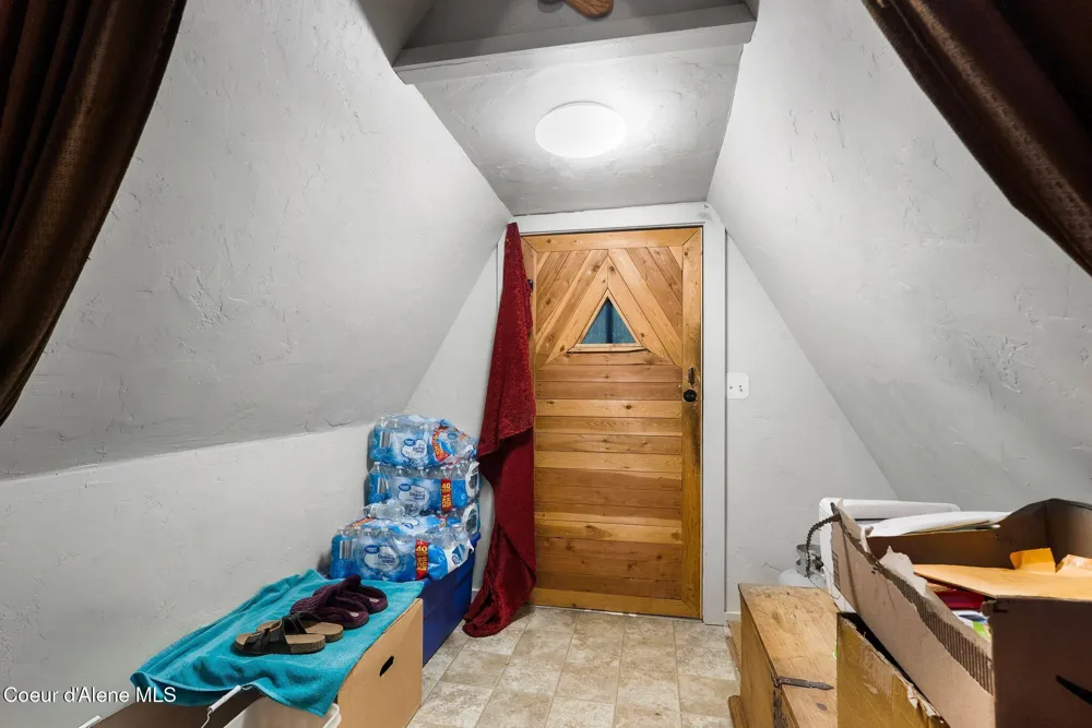 762 High Rd Sandpoint, ID 83864