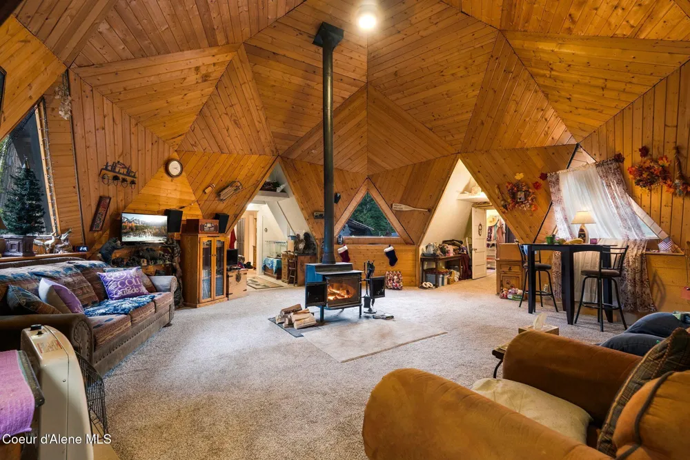 762 High Rd Sandpoint, ID 83864