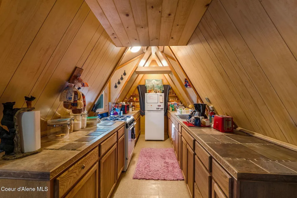 762 High Rd Sandpoint, ID 83864