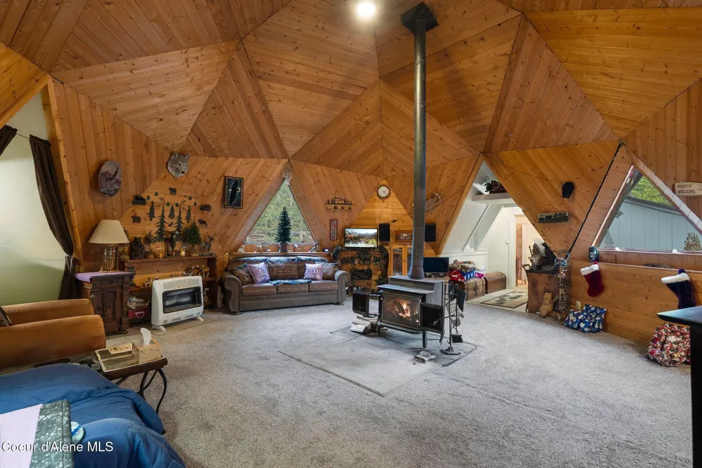 762 High Rd Sandpoint, ID 83864