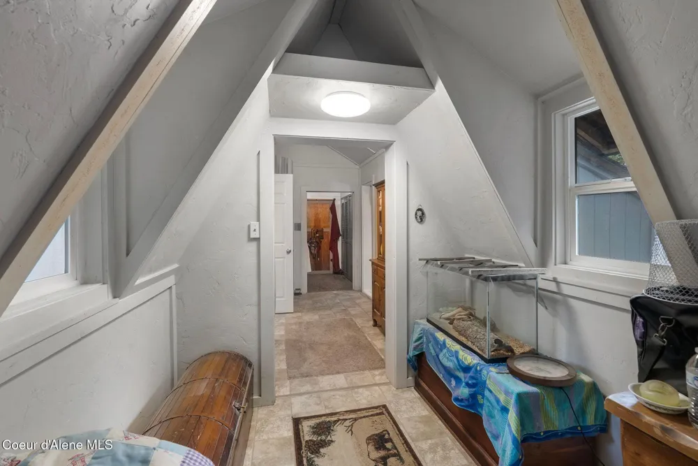 762 High Rd Sandpoint, ID 83864