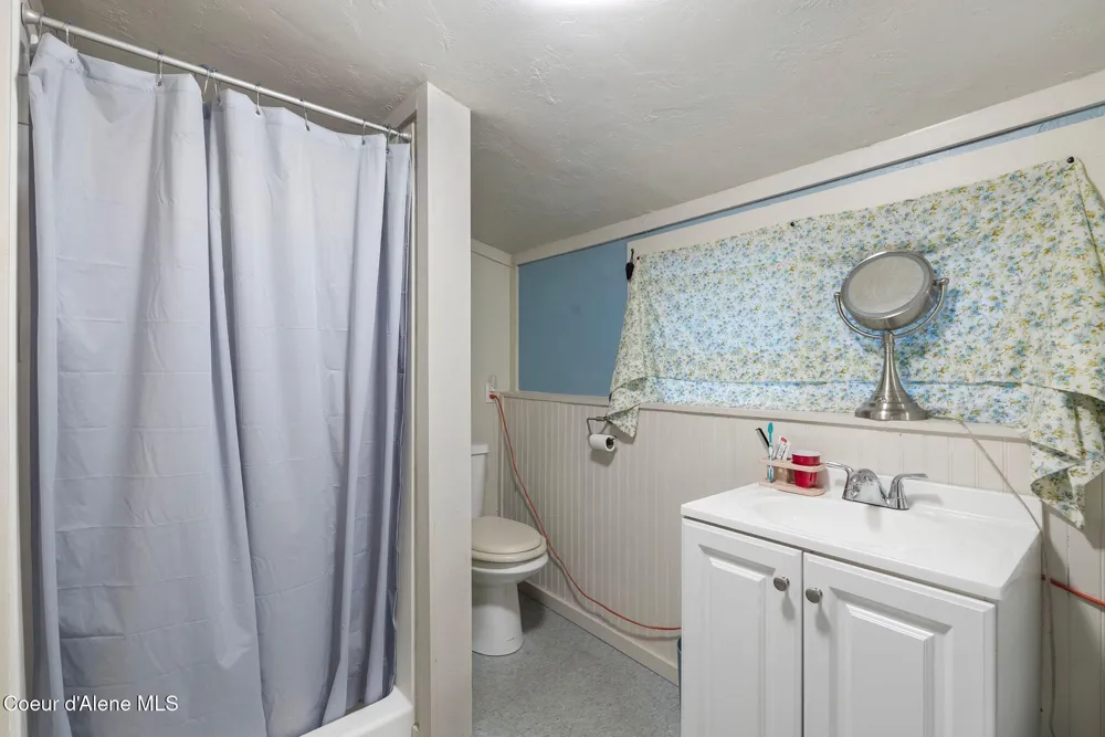 762 High Rd Sandpoint, ID 83864