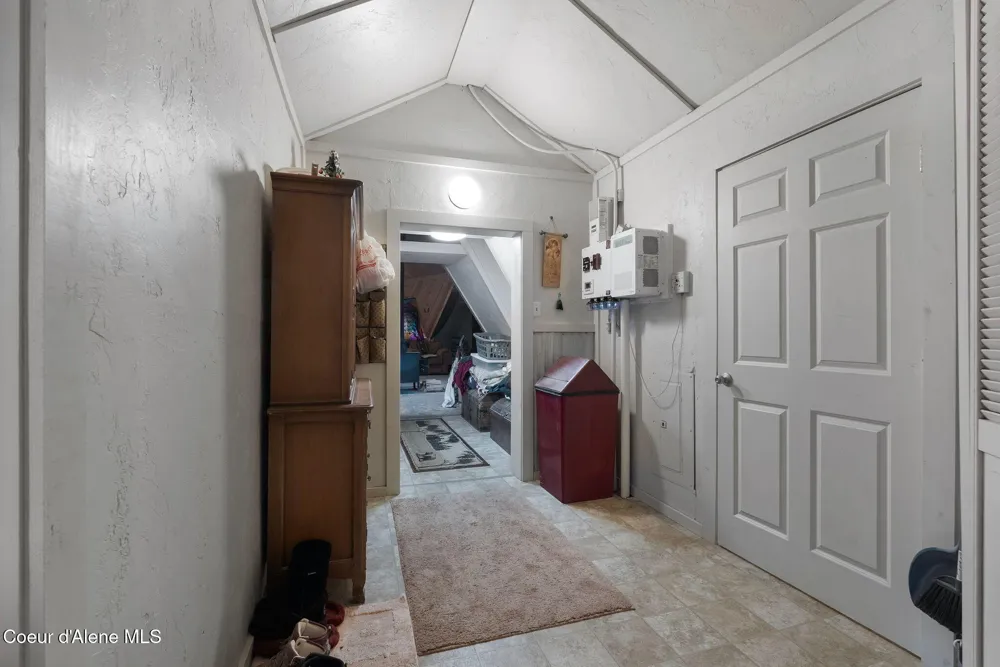762 High Rd Sandpoint, ID 83864