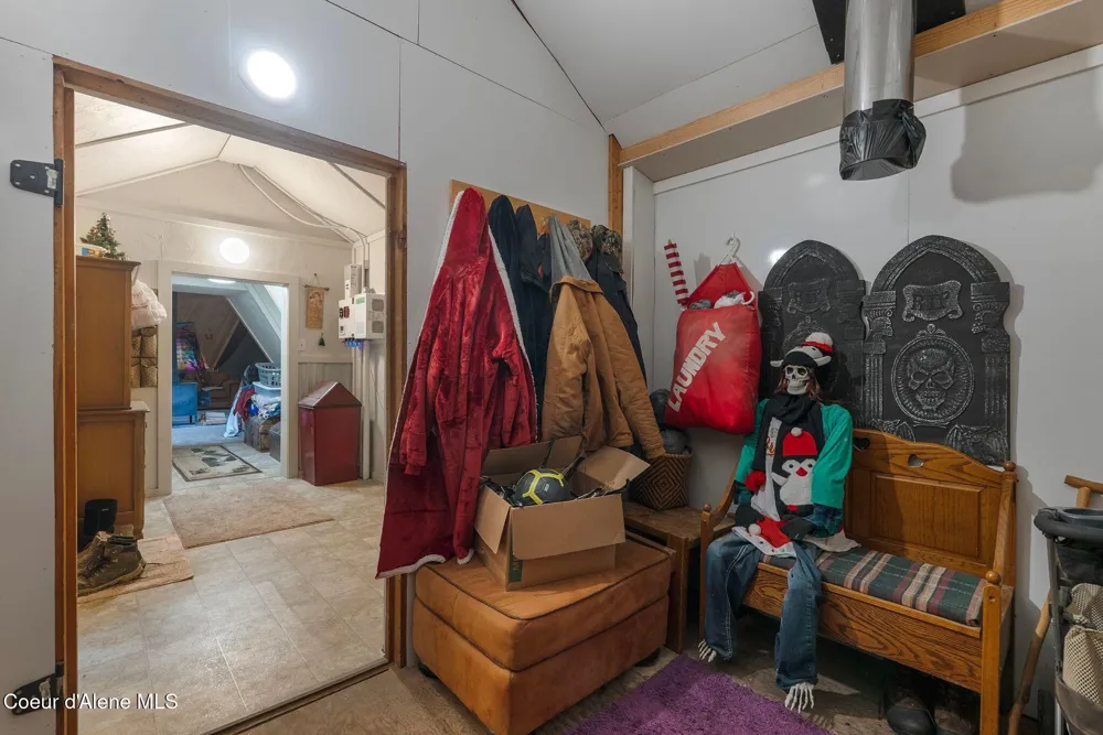 762 High Rd Sandpoint, ID 83864