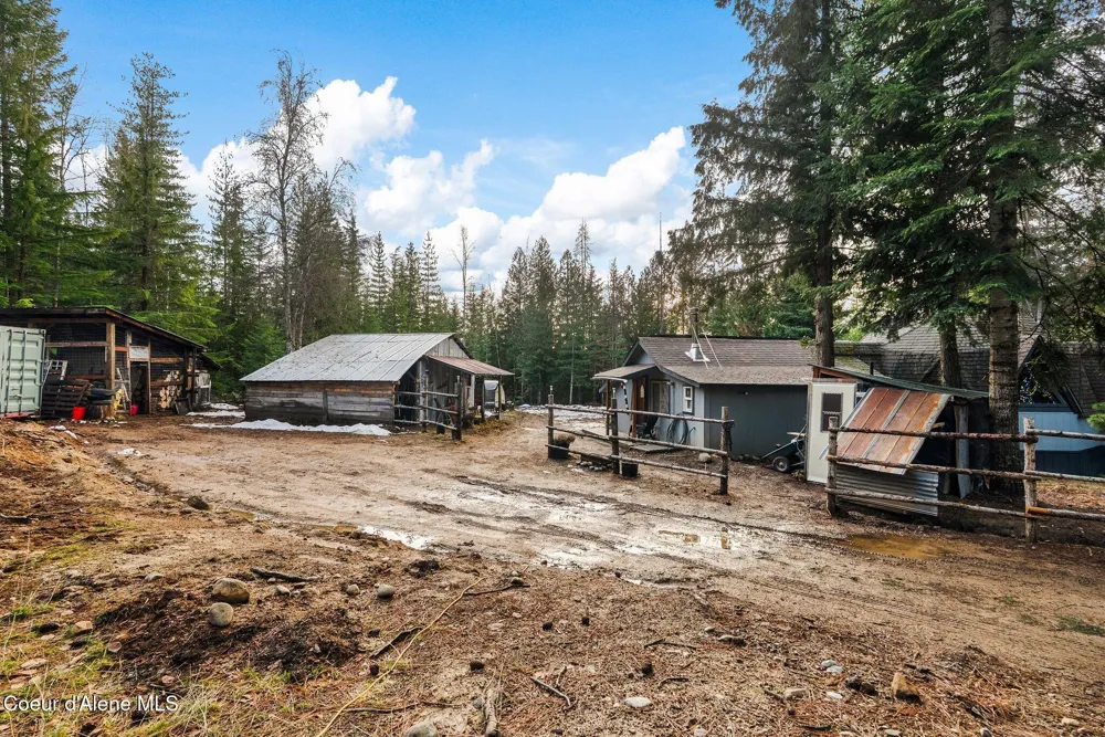 762 High Rd Sandpoint, ID 83864