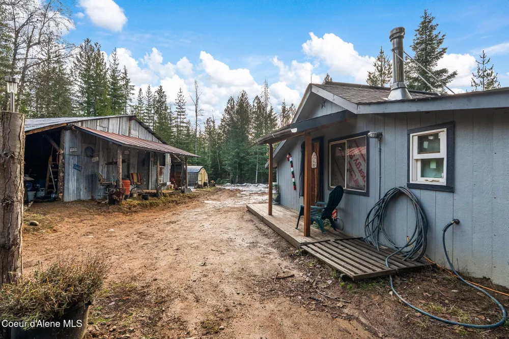 762 High Rd Sandpoint, ID 83864