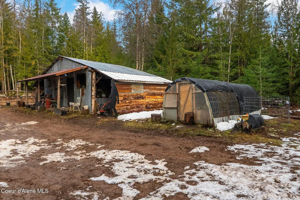 762 High Rd Sandpoint, ID 83864